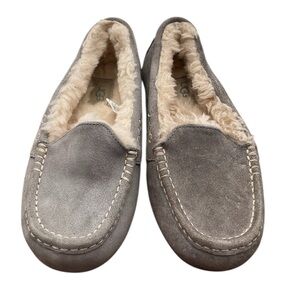 Uggs Cozy Gray Shearling Lined Moccasins size 7